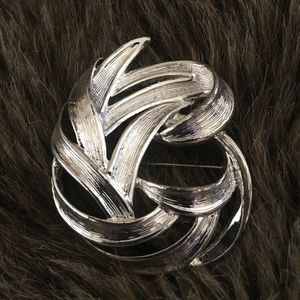 Vintage Monet textured silver tone cluster brooch